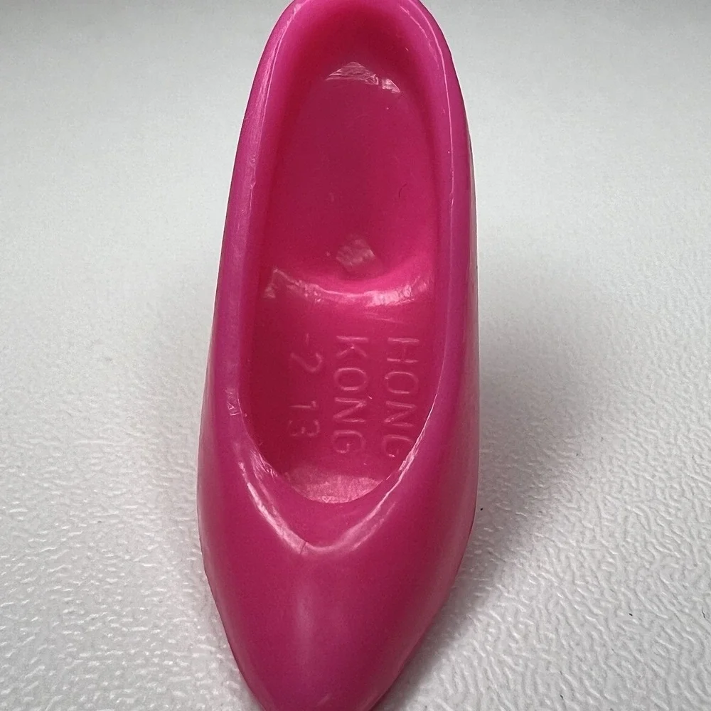 Single Barbie Doll High-Heel Shoe Closed Tow Pump Superstar Era Hot Pink Fuchsia